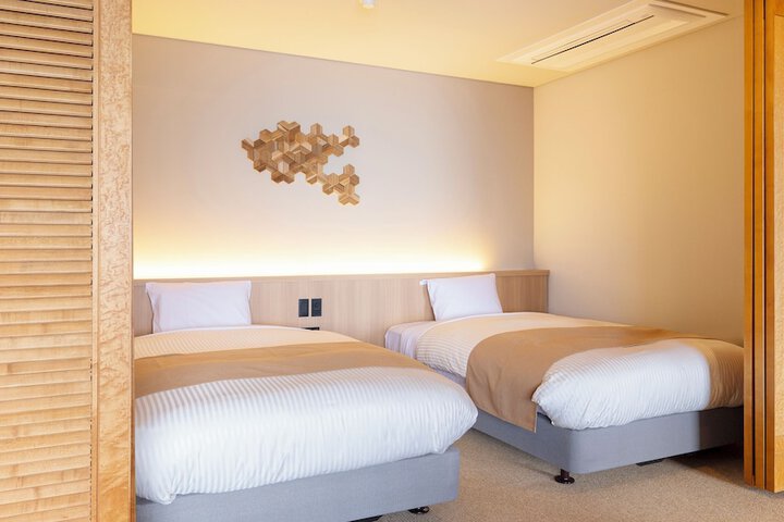 Room 12 of 23