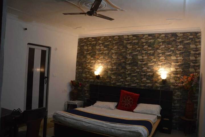 Room 4 of 44