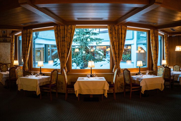 Dining 33 of 97