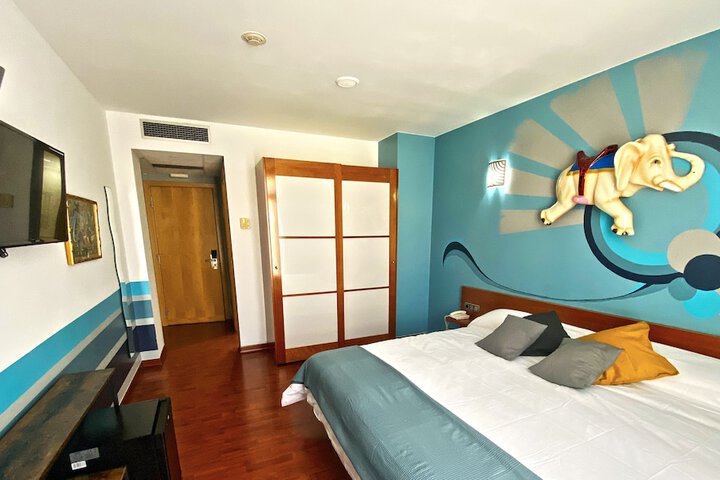 Room 6 of 23