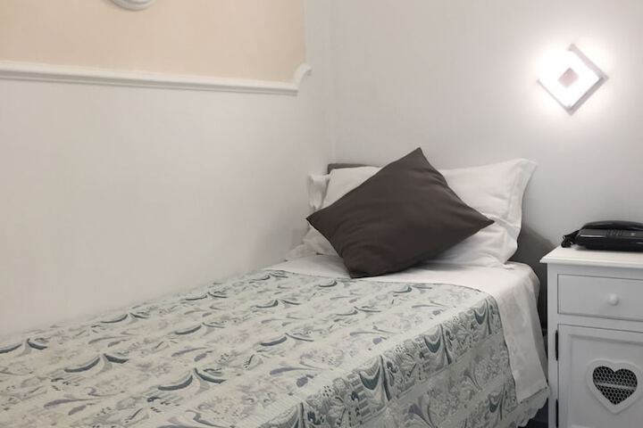 Room 10 of 169