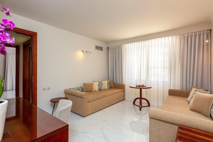 Room 44 of 357