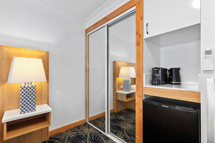 Room 18 of 103
