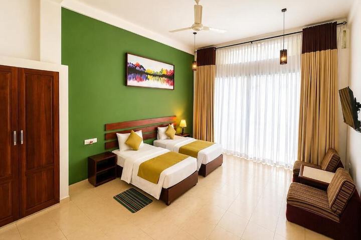 Room 8 of 34