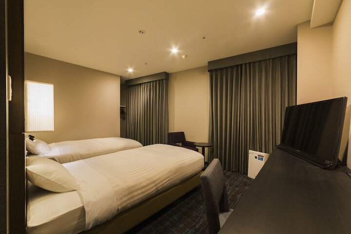 Room 5 of 25