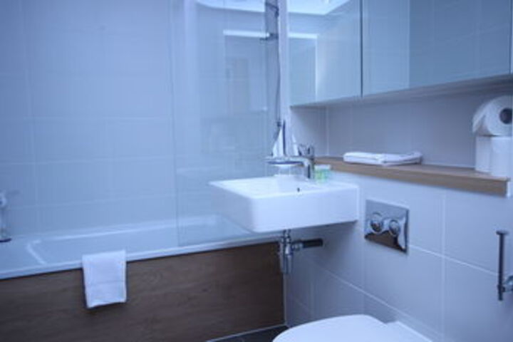 Room 2 of 27