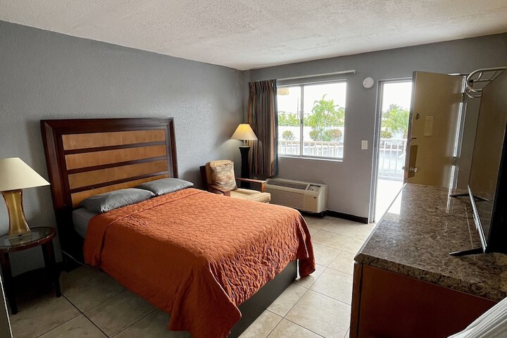 Room 16 of 34