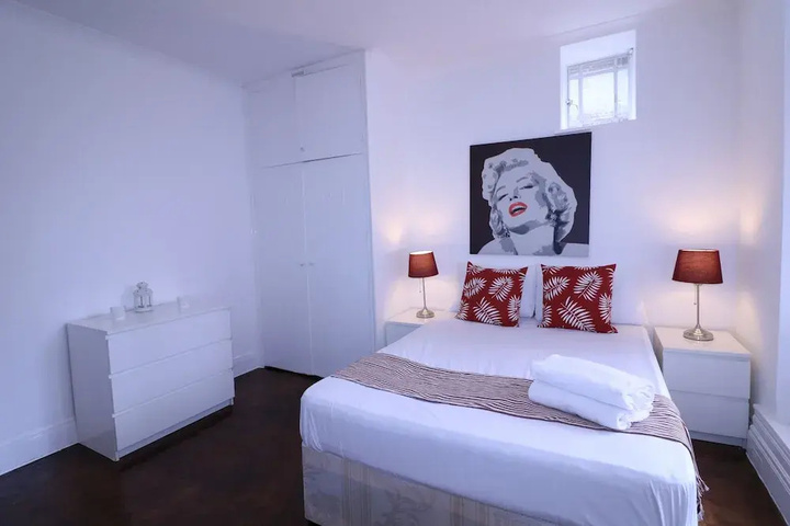Room 2 of 48