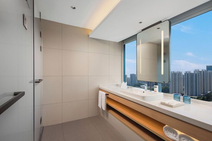 Room 32 of 59