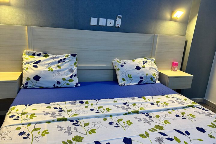 Room 5 of 16