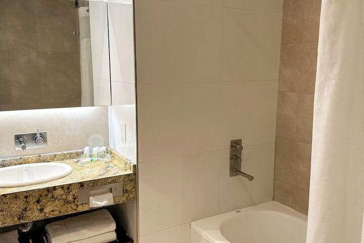 Room 20 of 77