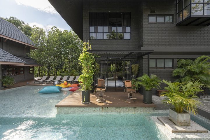 Pool 183 of 219
