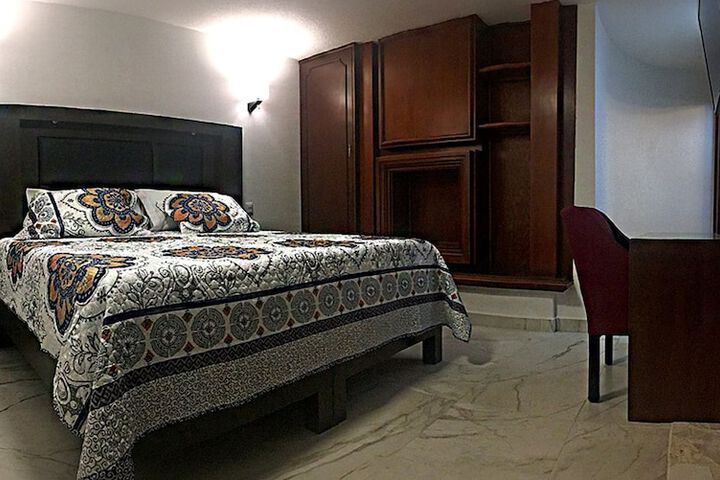 Room 9 of 35