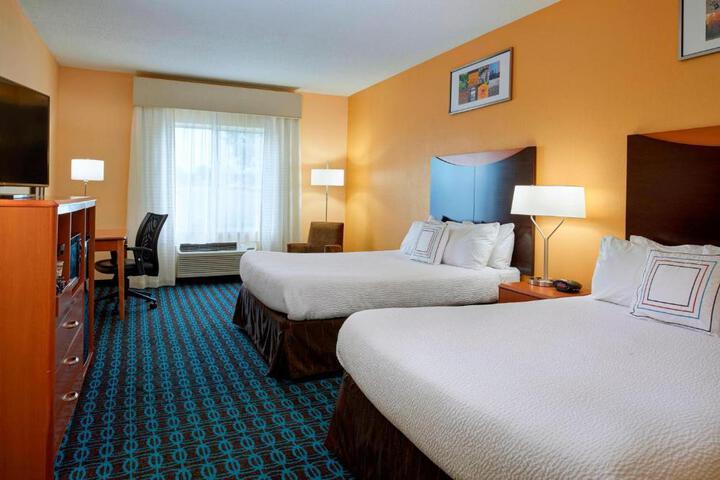 1 Queen Bed (1 of 7)