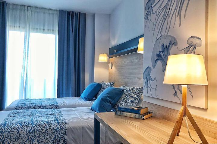 Room 3 of 90