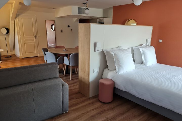 Room 18 of 47