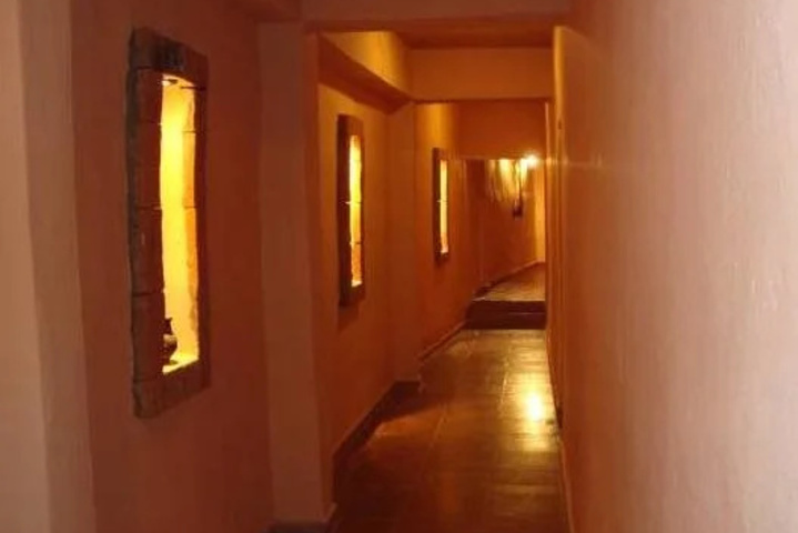 Room 9 of 16