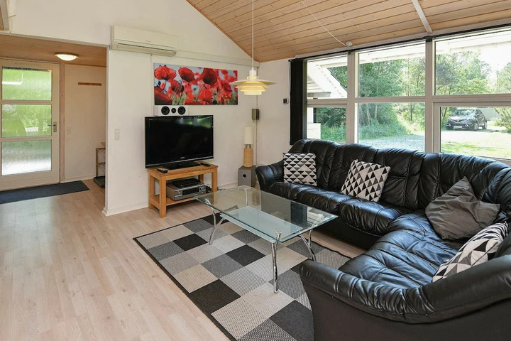 Sprawling Holiday Home With Sauna at Norre Nebel
