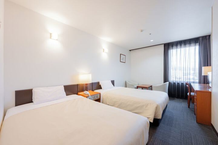 Room 10 of 50