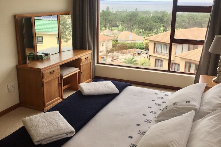 Room 3 of 28
