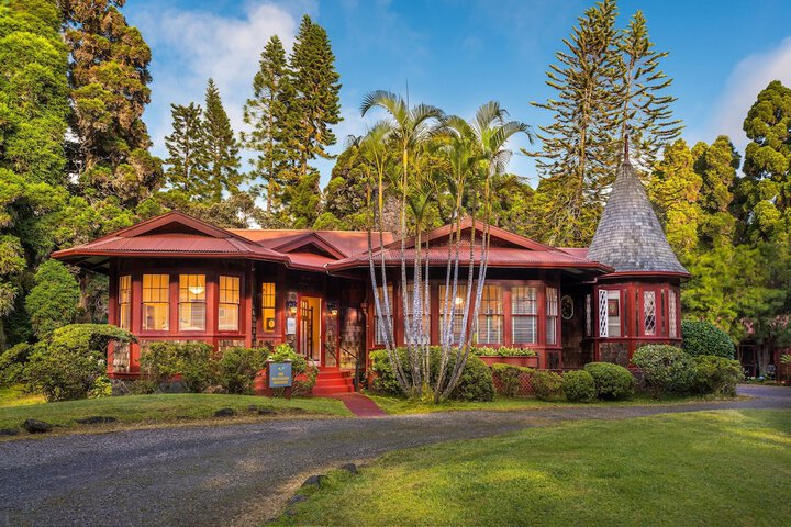 Exterior of Volcano Village Estates