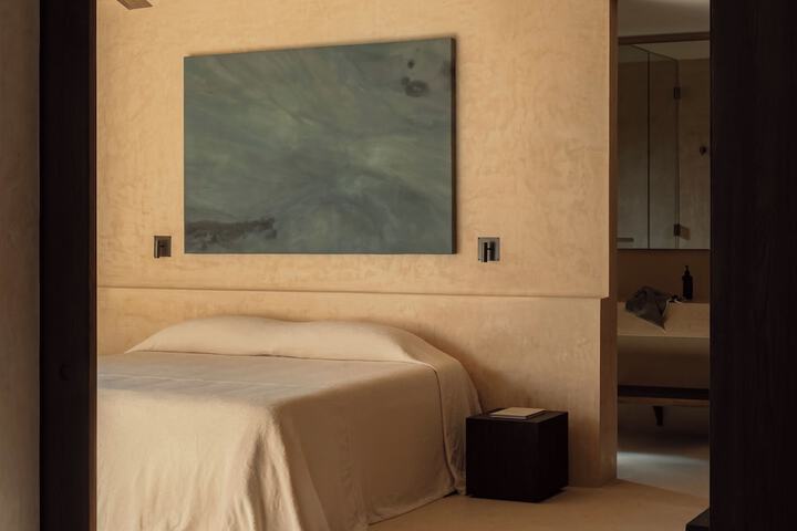 Room 16 of 42