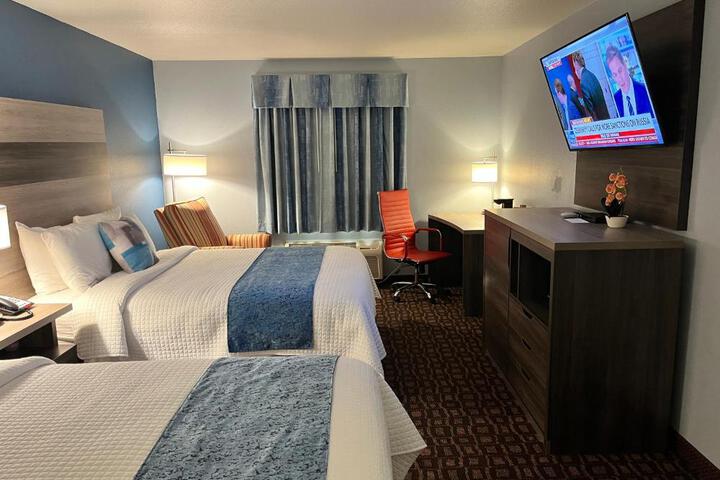 1 Queen Bed (7 of 7)