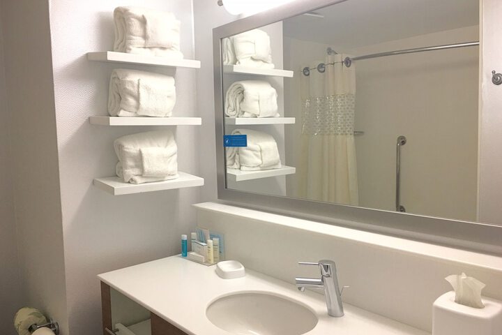 Bathroom sink
