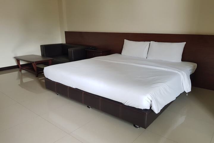 Room 3 of 49