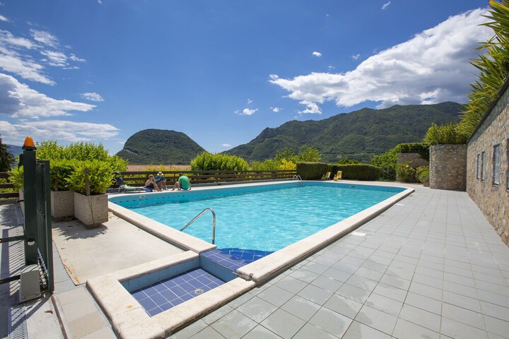 Pool 19 of 34