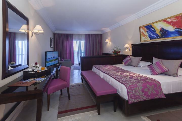 Room 8 of 66