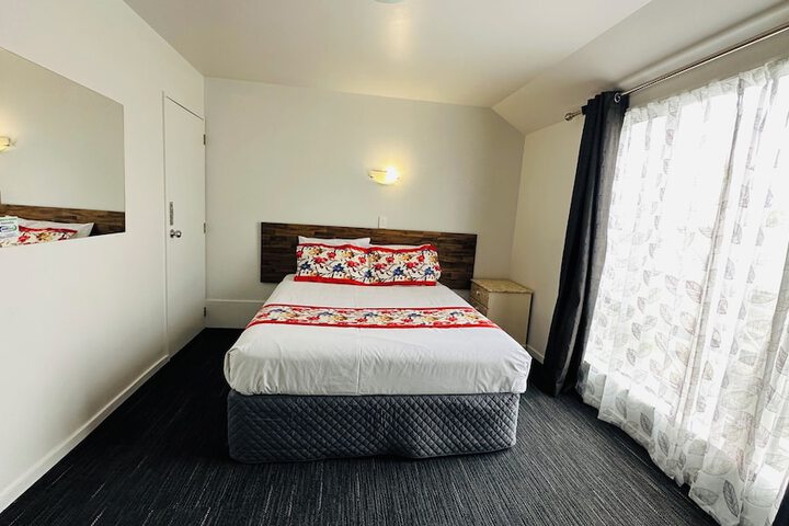 Room 17 of 33