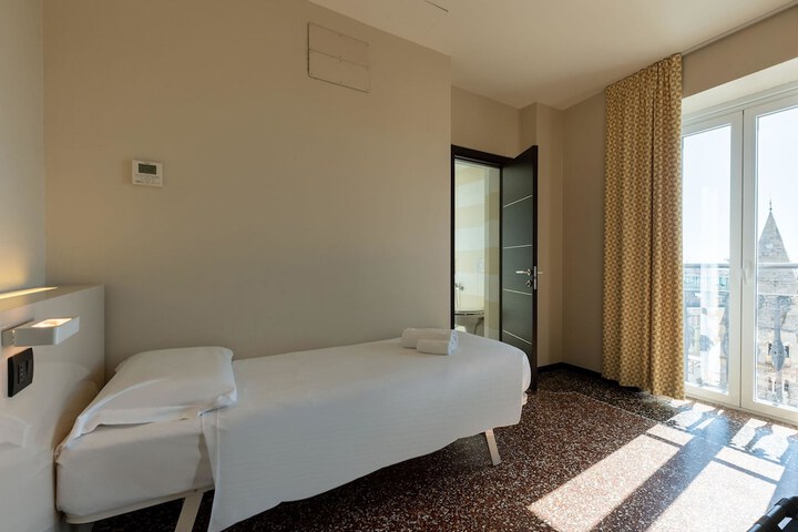 Room 12 of 44
