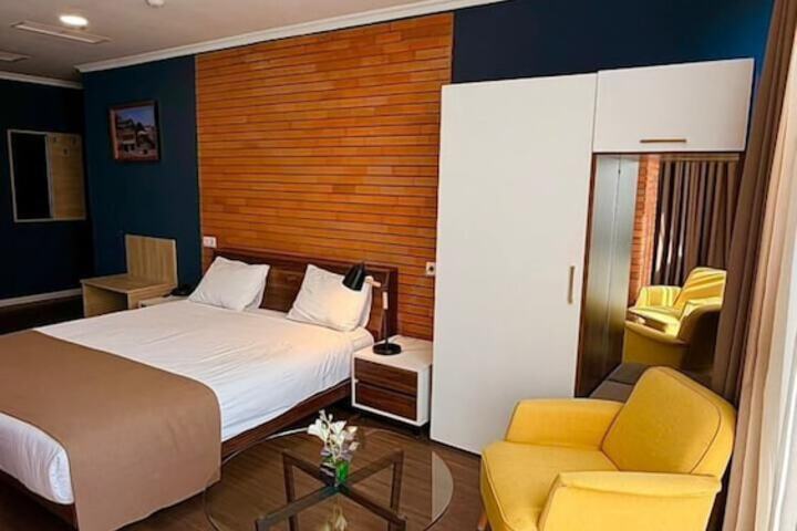 Room 103 of 240