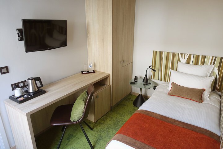 Room 4 of 41
