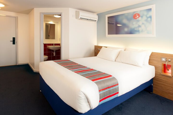 Room 3 of 11