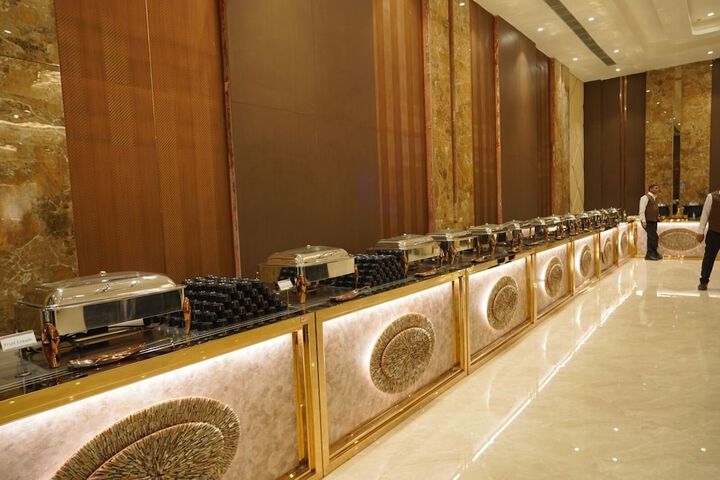 Ballroom/Hall 24 of 29
