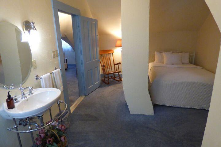 Room 6 of 75