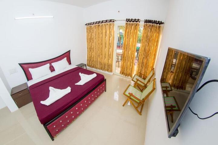 Room 4 of 5