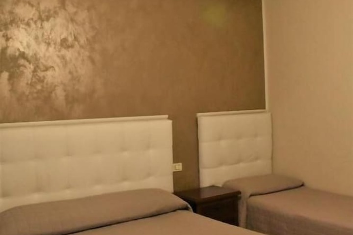 Room 5 of 19