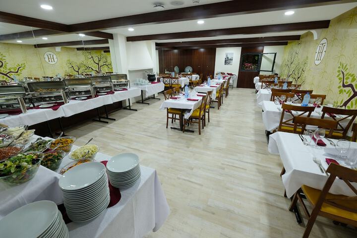 Dining 40 of 106