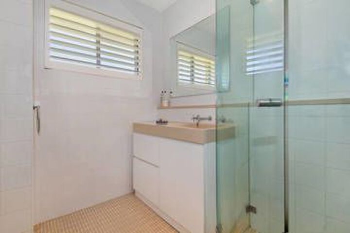 Room 5 of 10