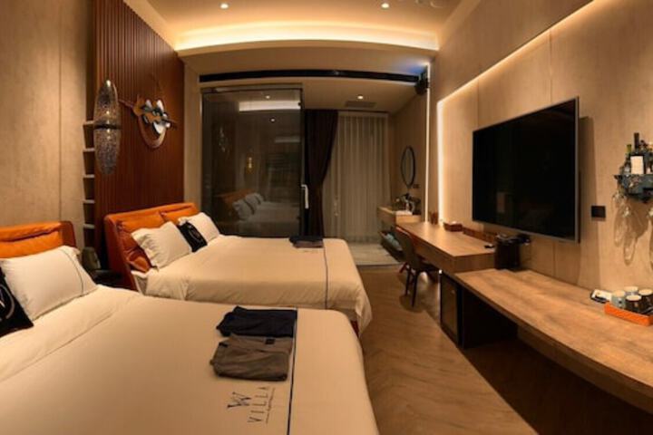 Room 28 of 147