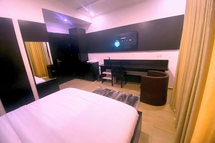 Room 42 of 66