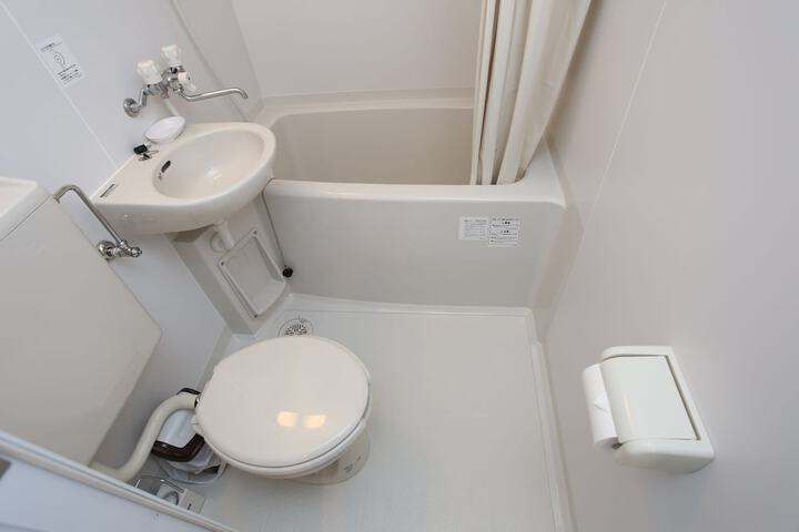 Room 4 of 27