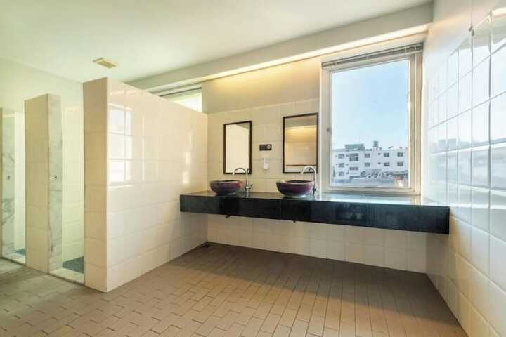 Room 26 of 29