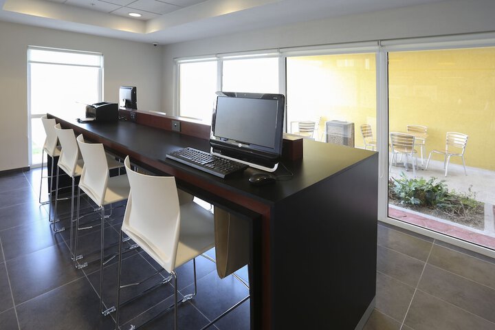 Business Center 68 of 73