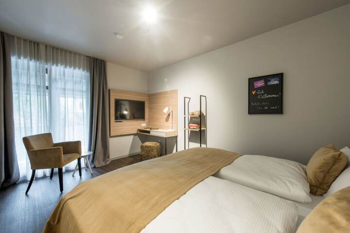 Room 6 of 40