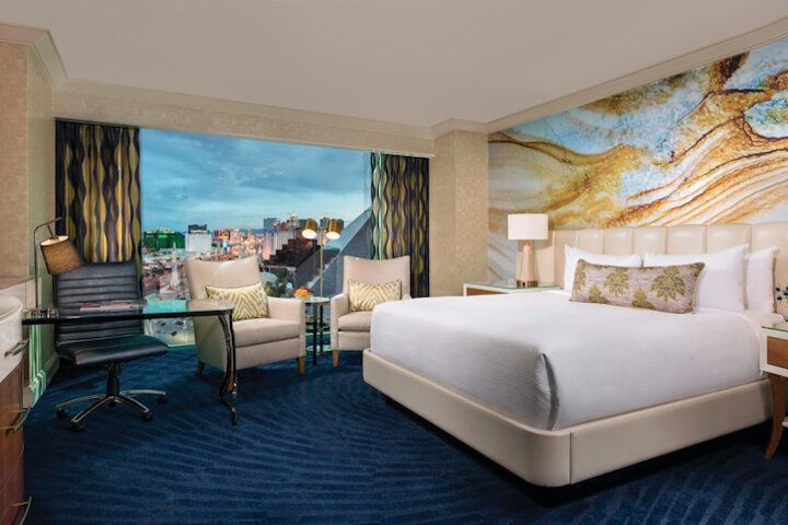 Room 33 of 70
