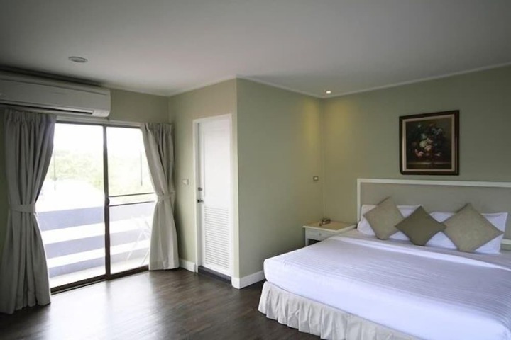 Room 5 of 30